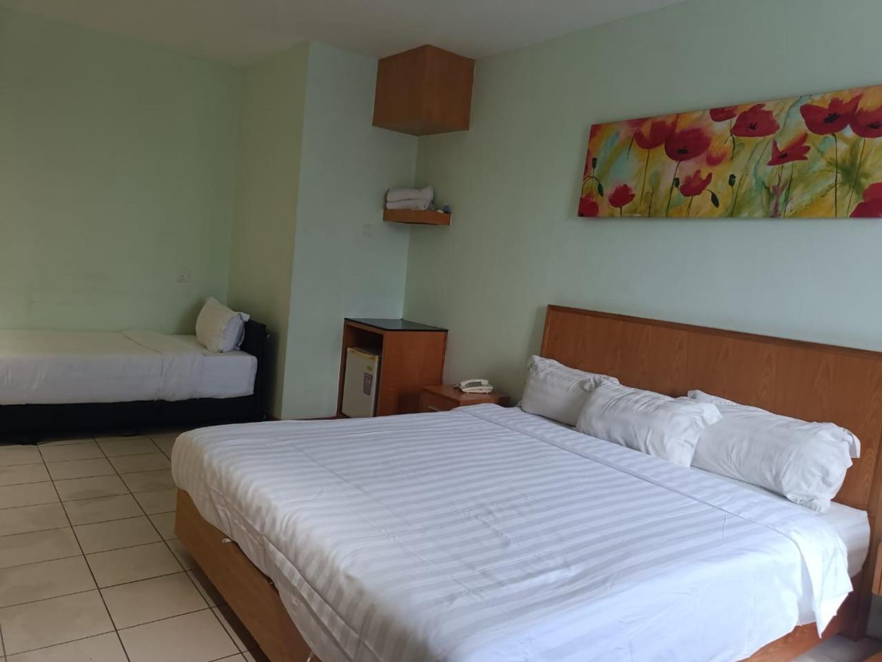 Fratini'S Hotel Labuan Exteriör bild