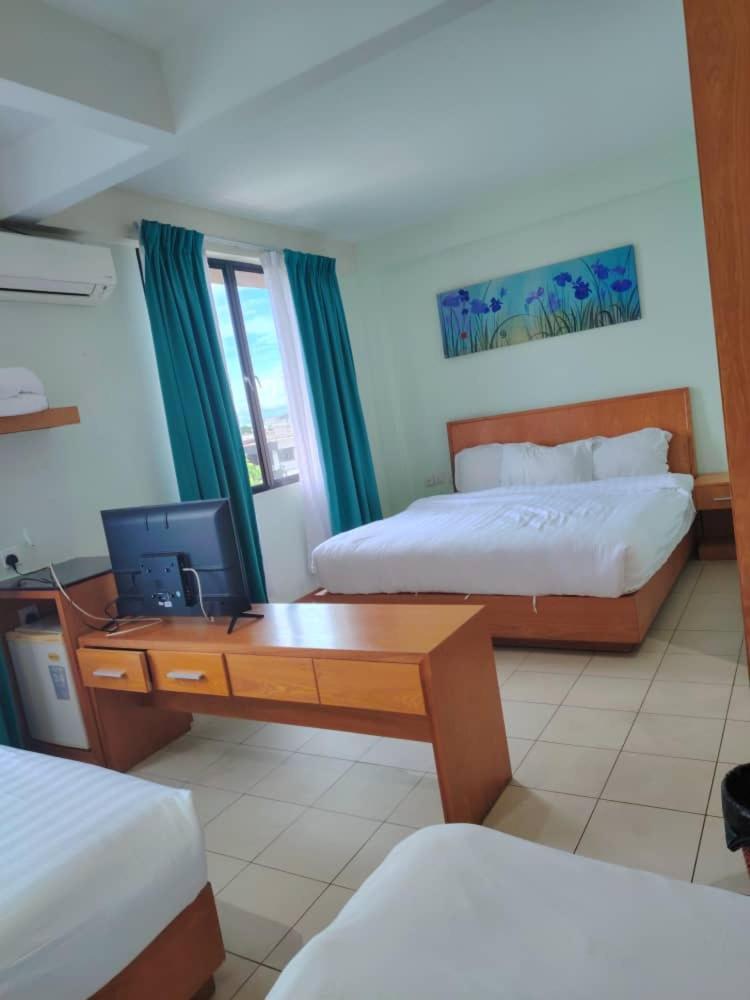 Fratini'S Hotel Labuan Exteriör bild