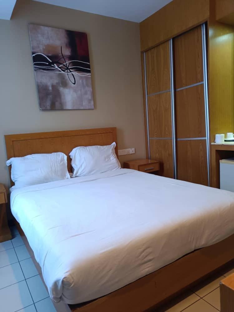 Fratini'S Hotel Labuan Exteriör bild