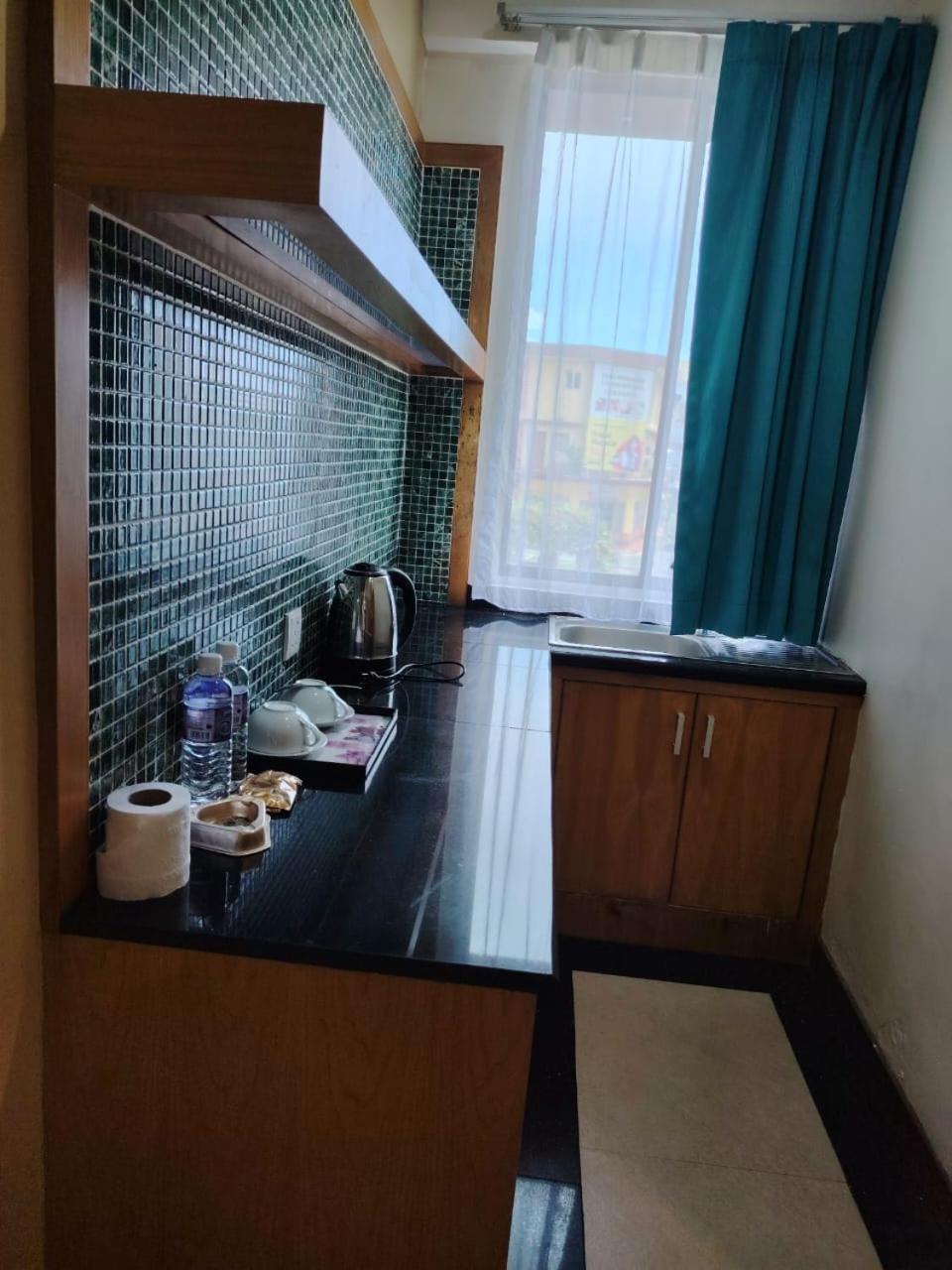 Fratini'S Hotel Labuan Exteriör bild
